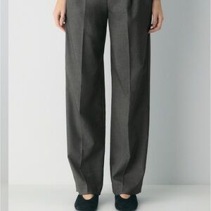 THE EFFORTLESS PANT.